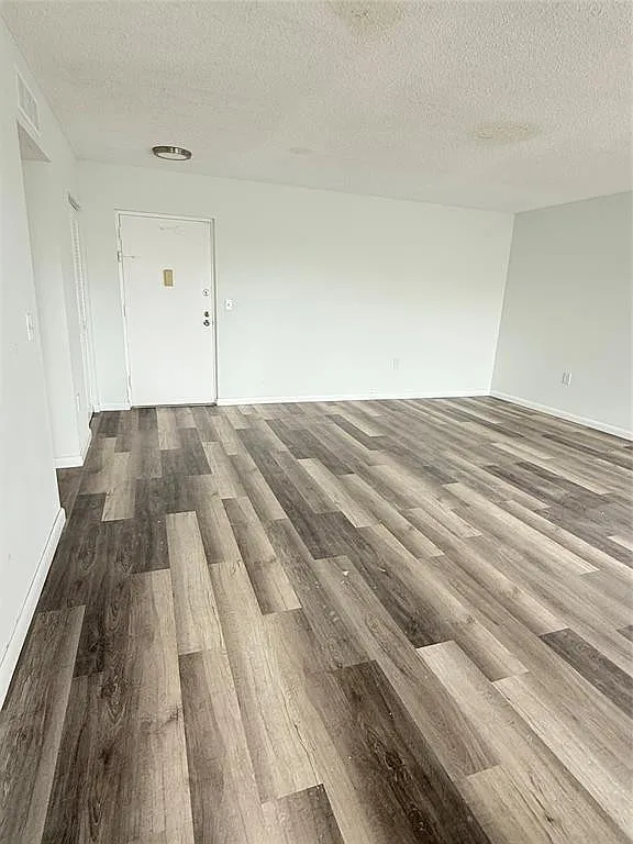 2 bed, 2.0 bath, 975 sqft, $1,800 — Photo 4