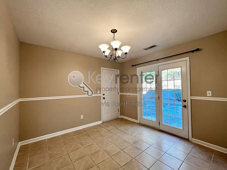 3721 Connelly Ln — Photo 6