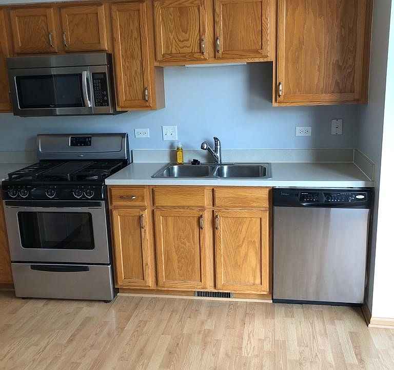 1430 Red Top Ln, Minooka, IL 60447 | Zillow