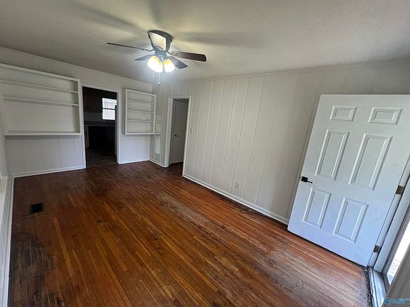 5th image of 909 Snowden Cir