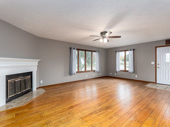5th image of 1011 Tower Circle Dr