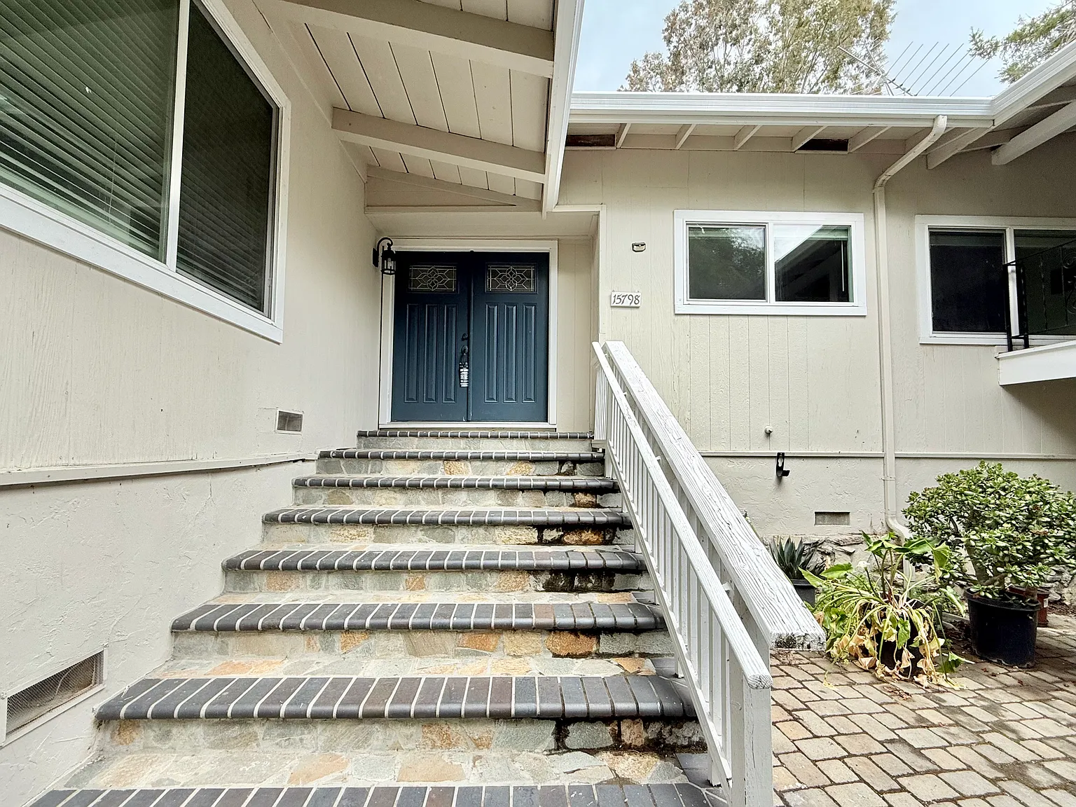 4 bed, 2648 sqft, $5,700 — Photo 2