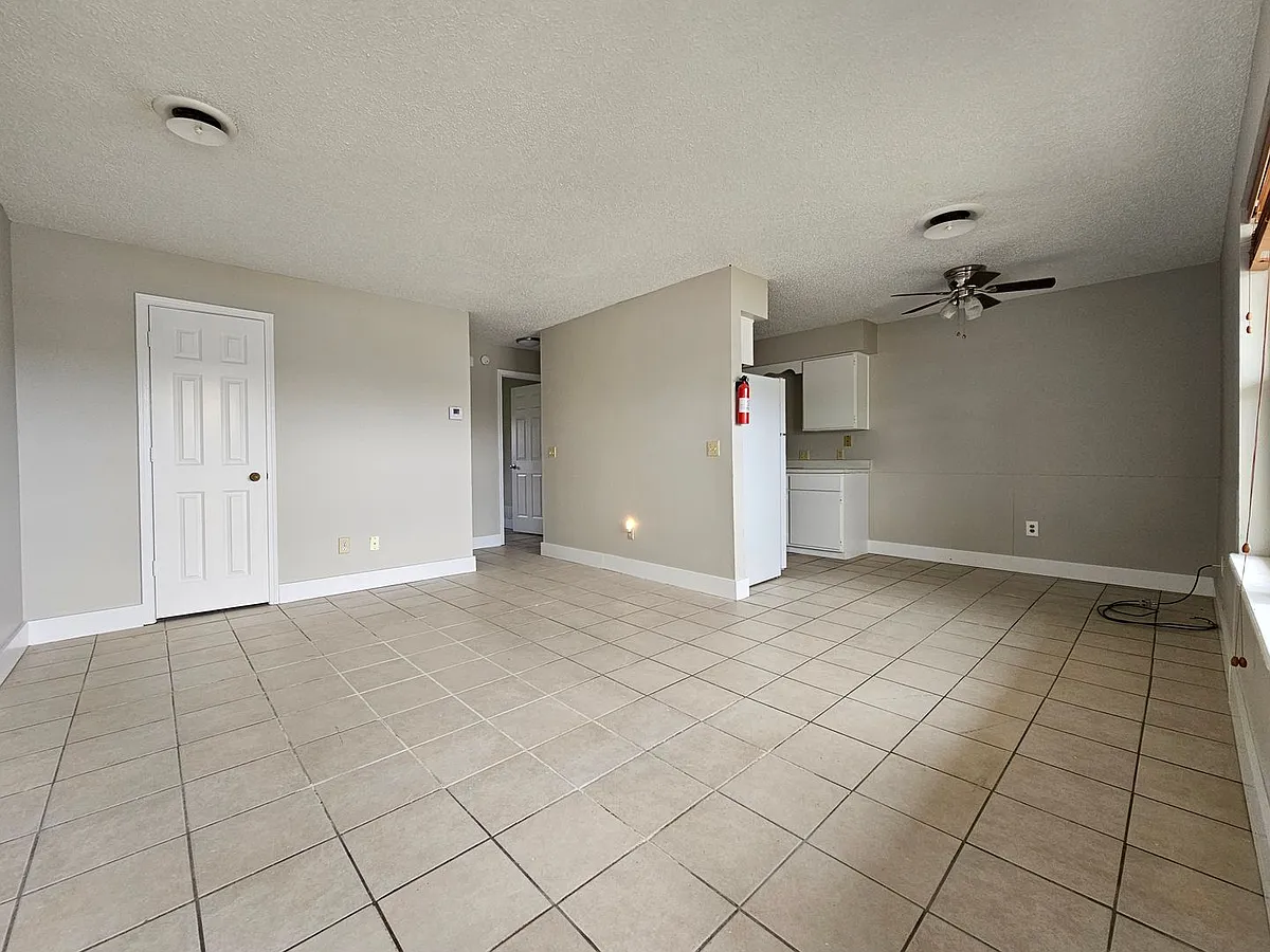 Building Photo - Sunset Drive 1233