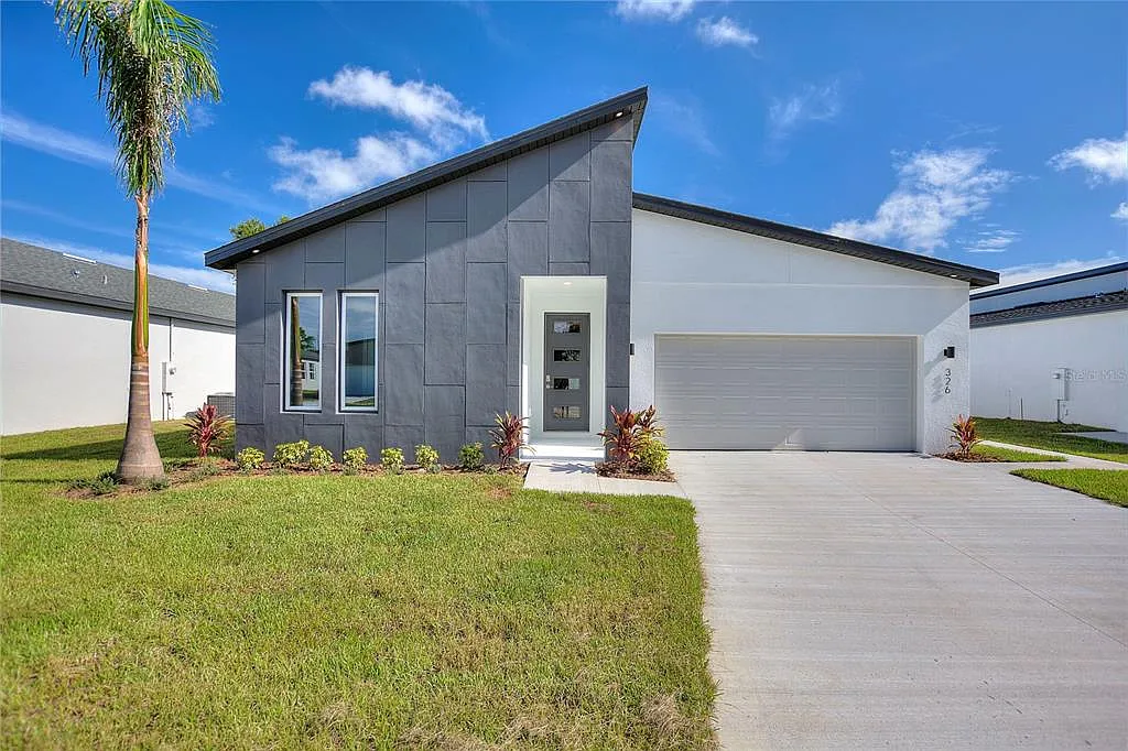 4 bed, 2.0 bath, 1790 sqft, $2,425 — Photo 1