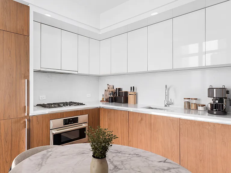 605 W 42nd St #58J — Photo 3