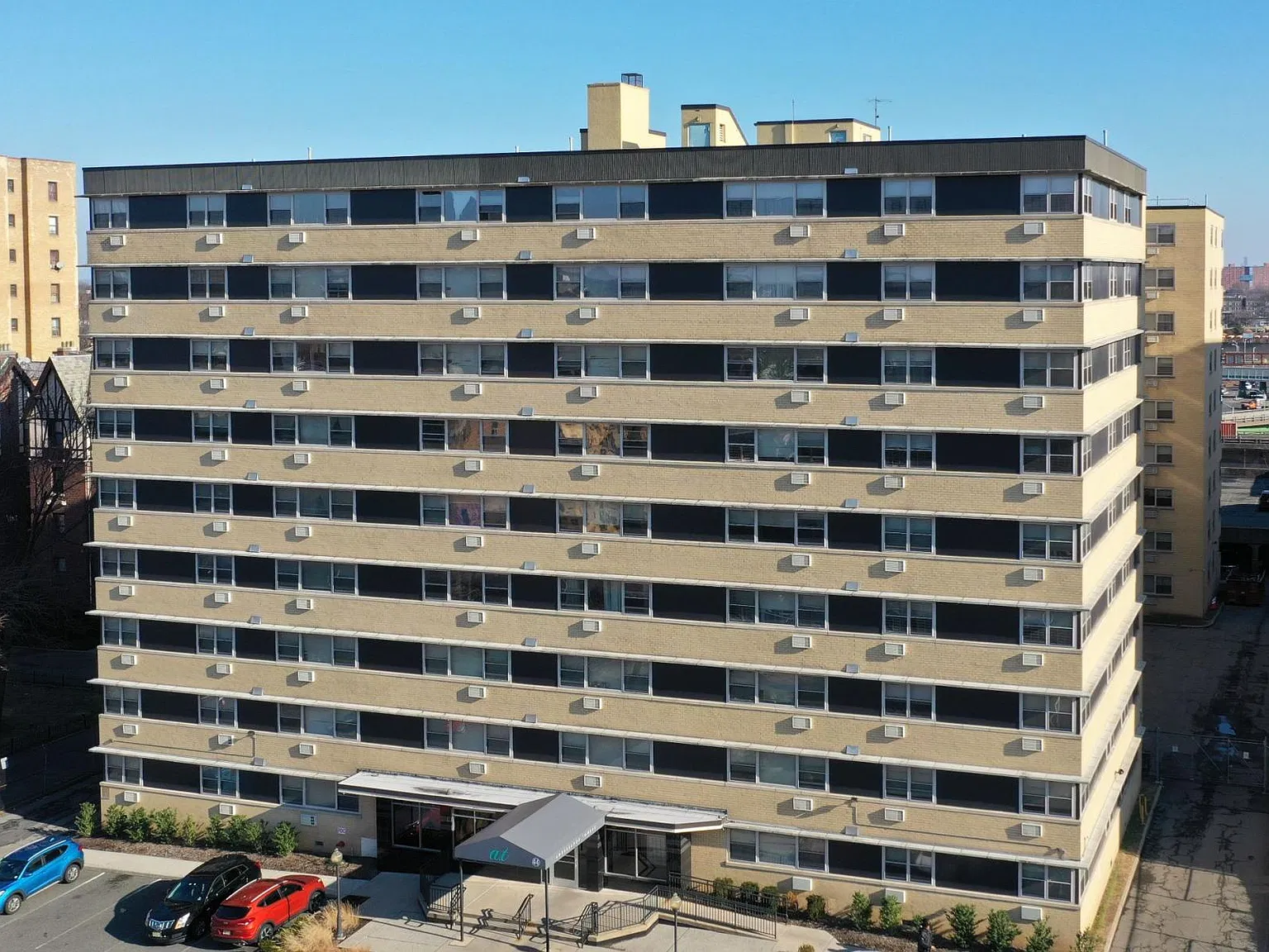 Ambassador Towers — Photo 1