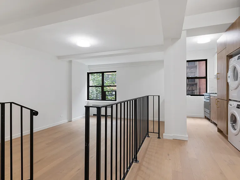 231 E 76th St #3H — Photo 1