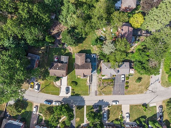 3rd image of 2415 Collins Rd