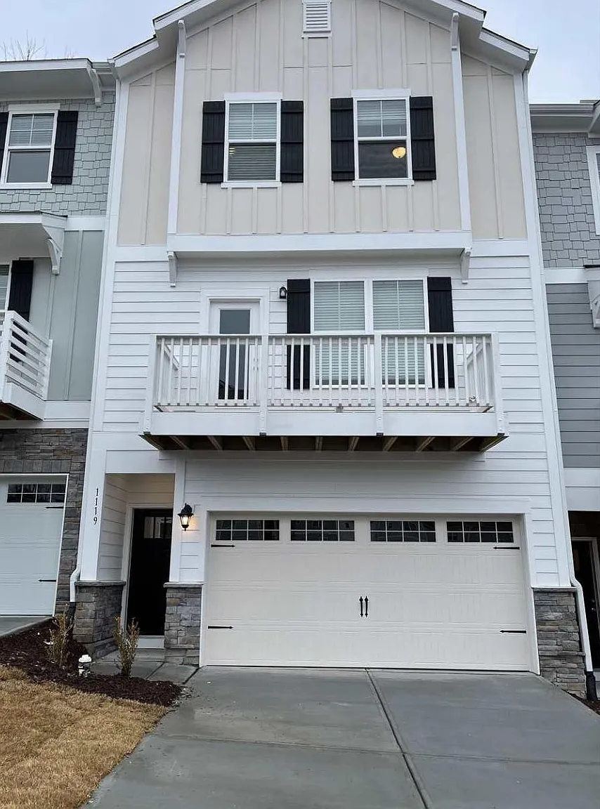 4 bed, 3.5 bath, 2100 sqft, $2,195 — Photo 1