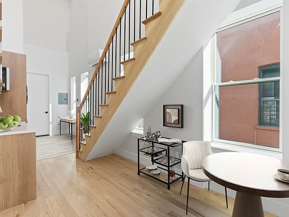 2nd image of 376 Montgomery St #Phb