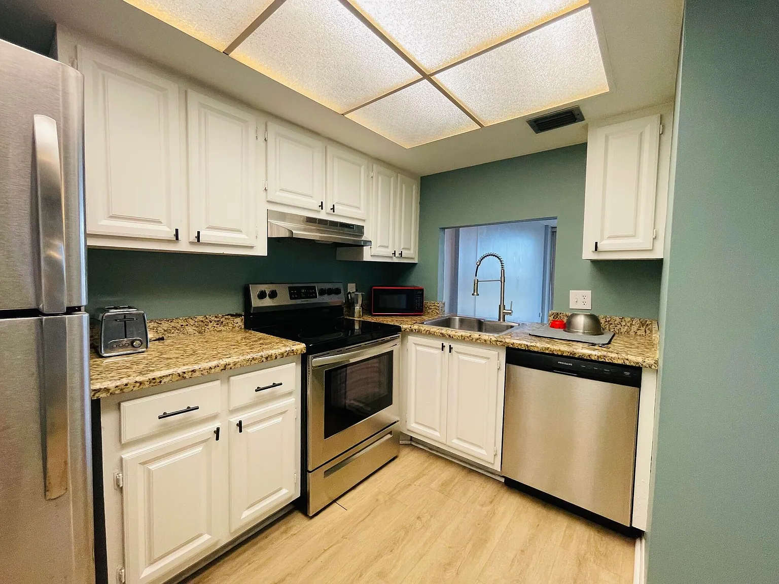 1 bed, 1.0 bath, 750 sqft, $1,600 — Photo 2