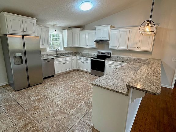 4th image of 220 Rehobeth Way