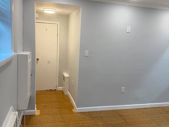 3rd image of 80-02 Grand Central Pkwy #1