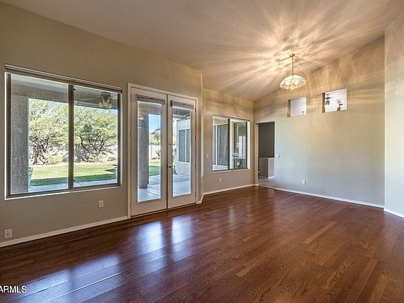 4th image of 4044 E Hamblin Dr