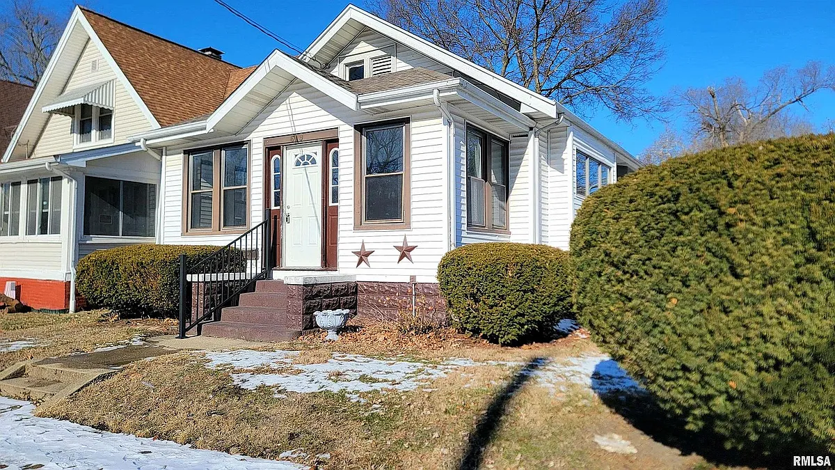 Building Photo - 619 E Thrush Ave