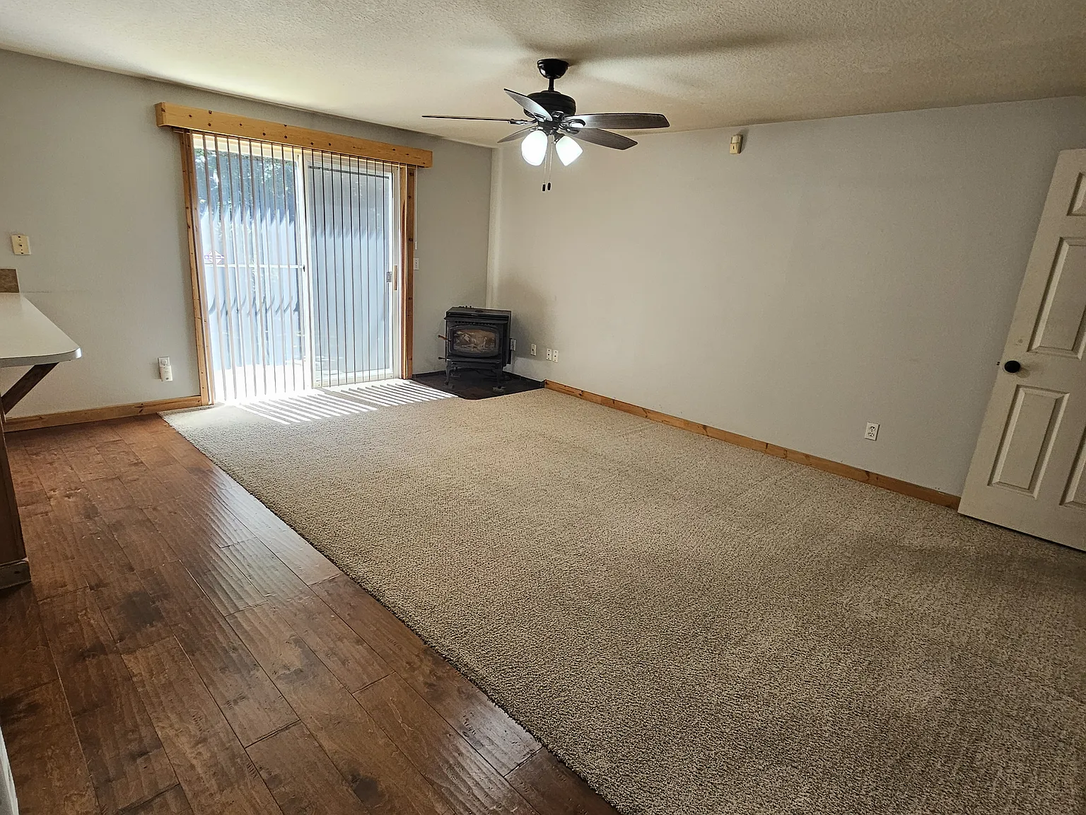 4 bed, 2.5 bath, 1964 sqft, $2,700 — Photo 3