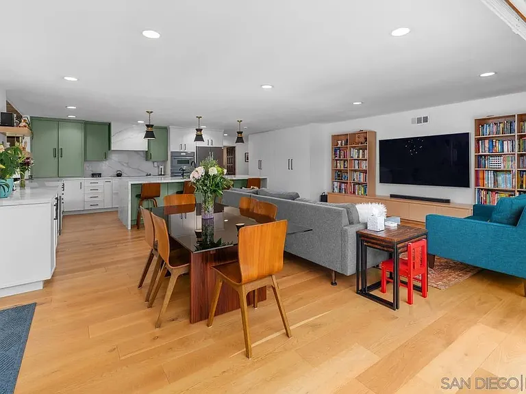8383 Cliffridge Ln — Photo 10