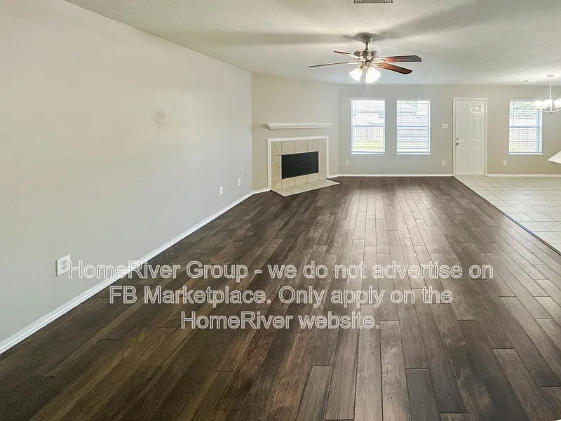 4 bed, 2.5 bath, 2463 sqft, $2,575 — Photo 3