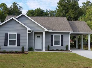 322 Avery St, Clute, TX 77531