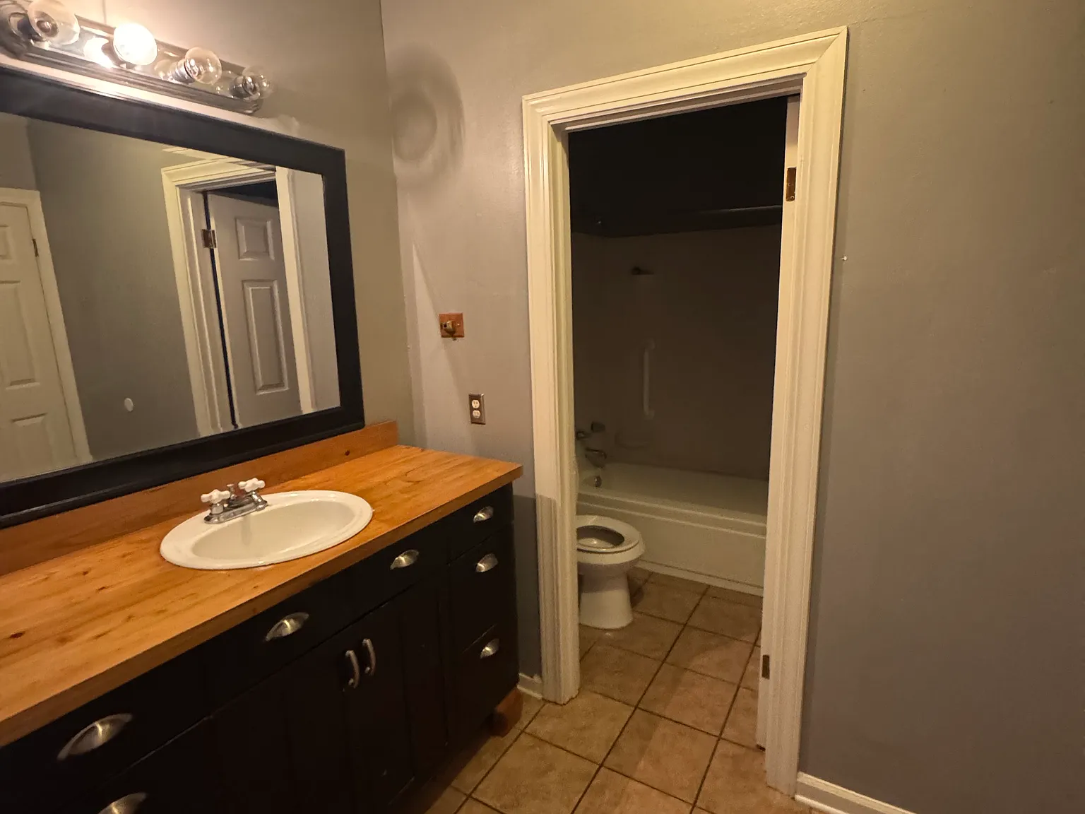 2 bed, 1100 sqft, $1,000 — Photo 2