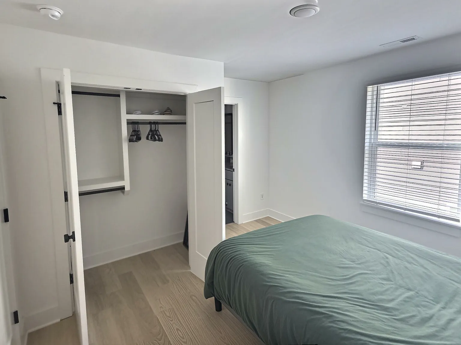 3 bed, 1849 sqft, $1,000 — Photo 2
