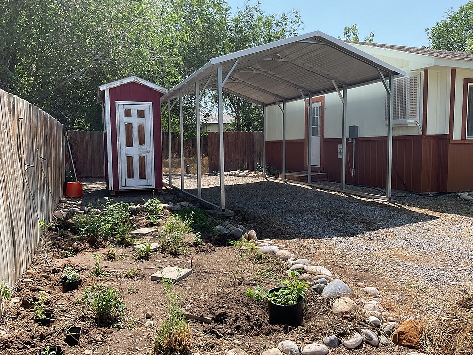 Private carport