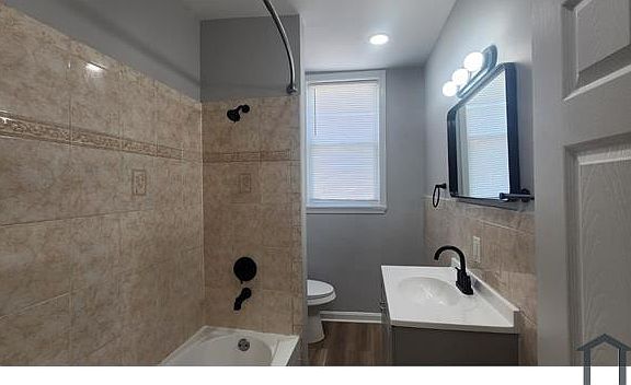 3rd image of 2121 Presbury St