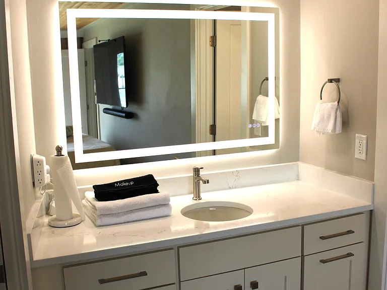Main bathroom 2