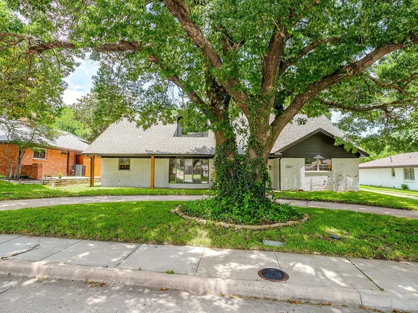 2601 Briarwood Dr, Plano, TX 75074