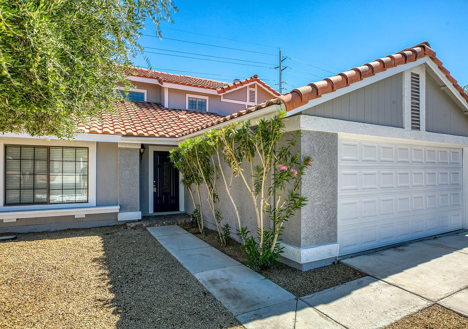4-Bedroom Green Valley Gem Fully Renovated + NO HOA! — Photo 4