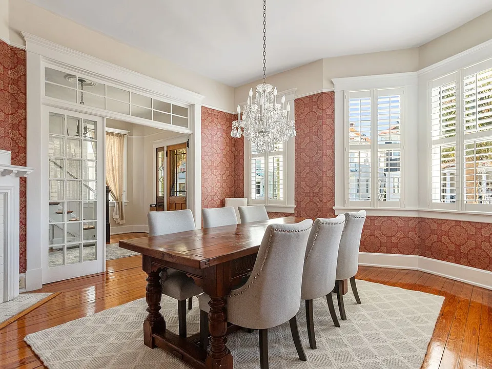 5 Colonial St
