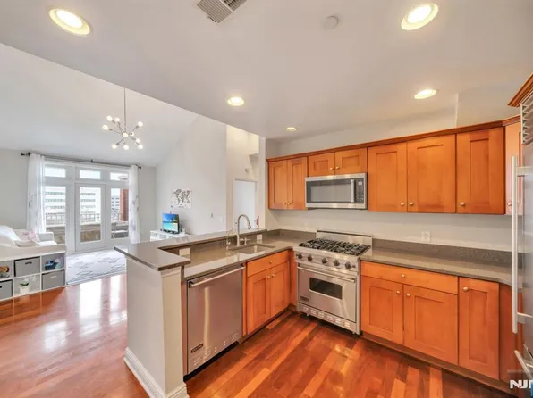 7400 River Rd APT 419, North Bergen, NJ 07047