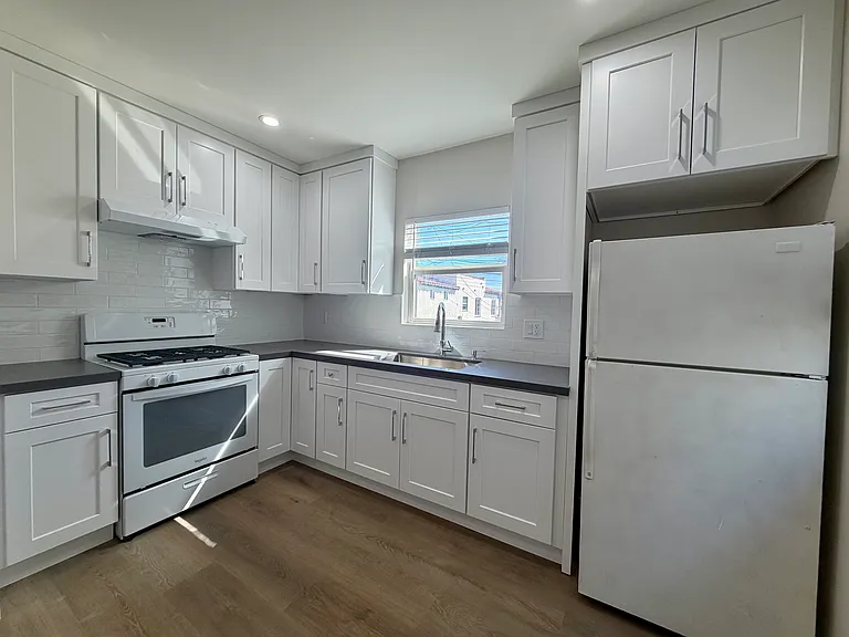 160 Quincy Ave #E — Photo 5