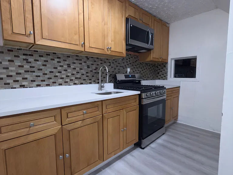 33 Greenbrier St #3 — Photo 5