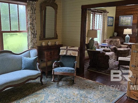 4th image of 23953 Peturis Rd
