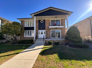 4525 Elm Ave #2B, Brookfield, IL 60513