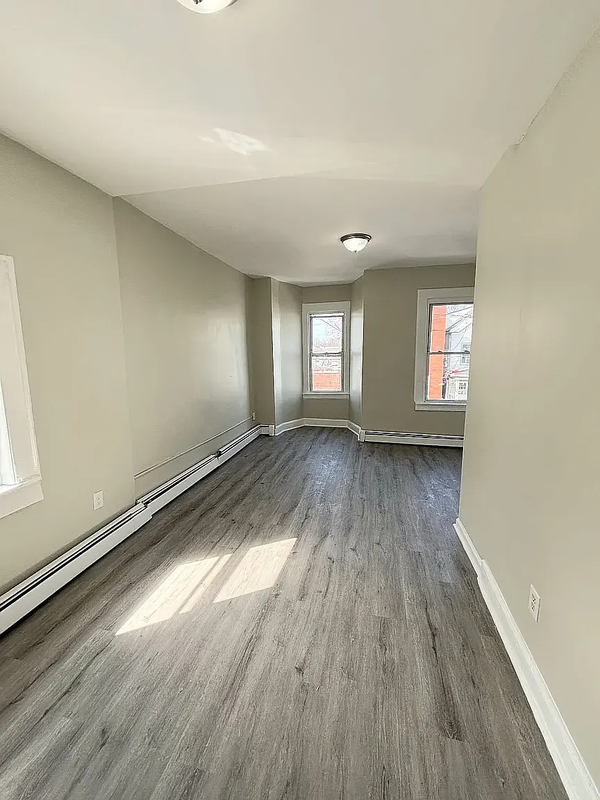3 bed, 1000 sqft, $2,149 — Photo 4