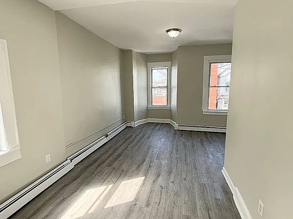 4th image of 124 Parker St Floor 2