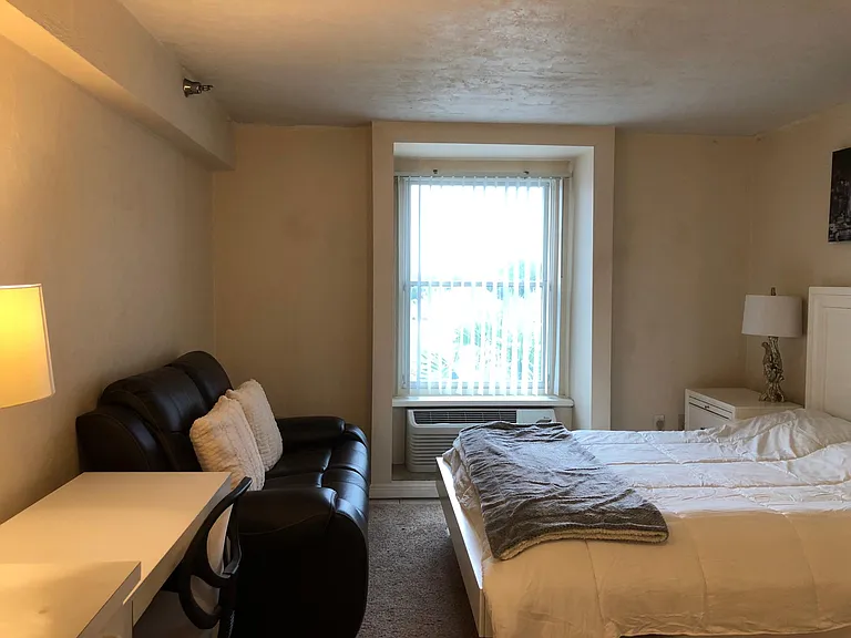 224 E Garden St #444 — Photo 8