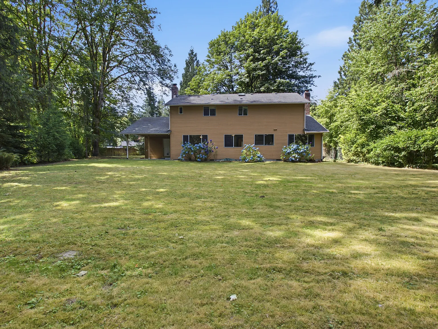 4 bed, 2720 sqft, $4,649 — Photo 2