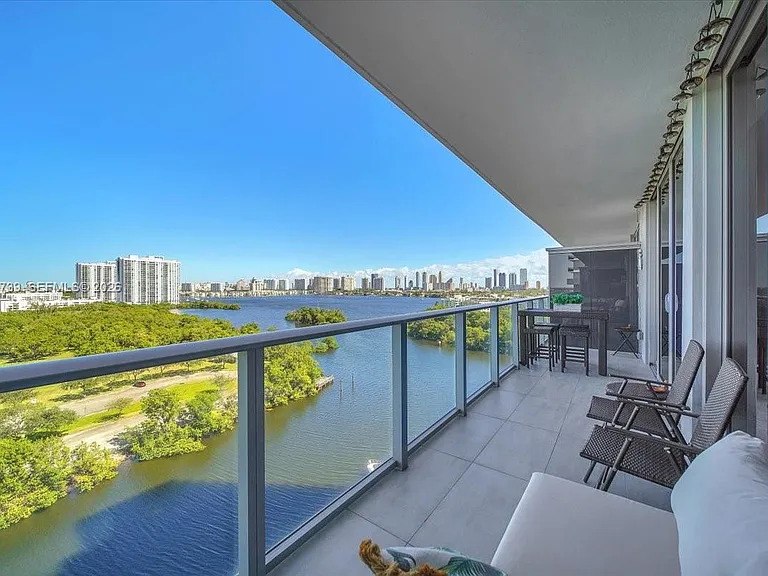 16385 Biscayne Blvd #1104 — Photo 4