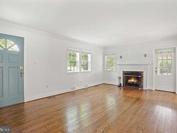 4th image of 2518 N Columbus St