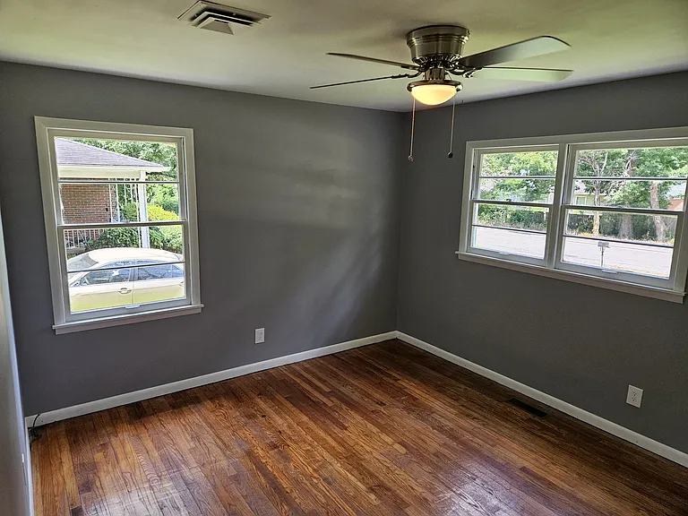 1609 Lake Dr NE — Photo 5