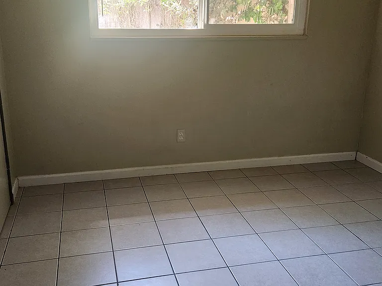 914 Snyder Dr — Photo 14