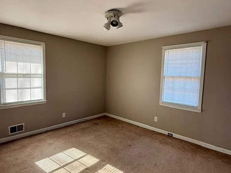 1220 E Main St — Photo 5
