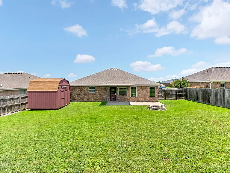 403 Chrislyn St — Photo 25