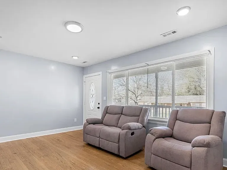 225 Brevard St — Photo 16