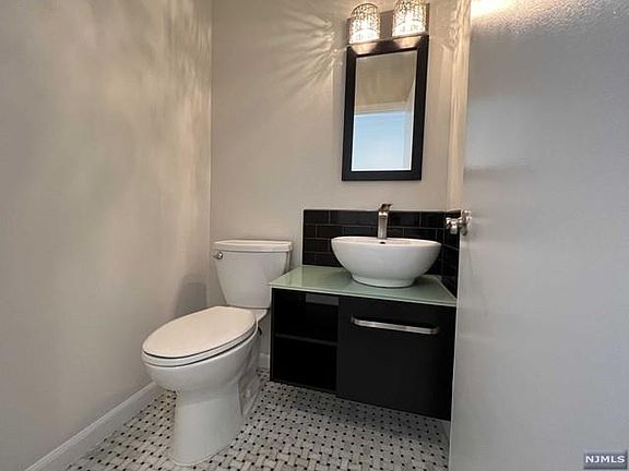 5th image of 1411 John St #1411