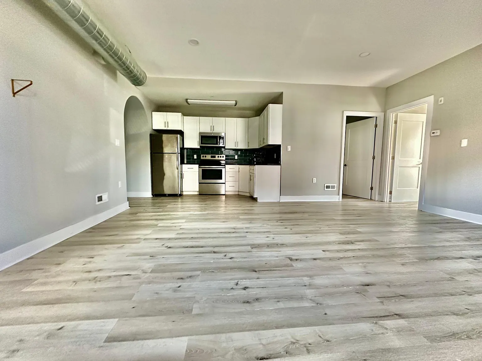 1 bed, 820 sqft, $1,600 — Photo 2
