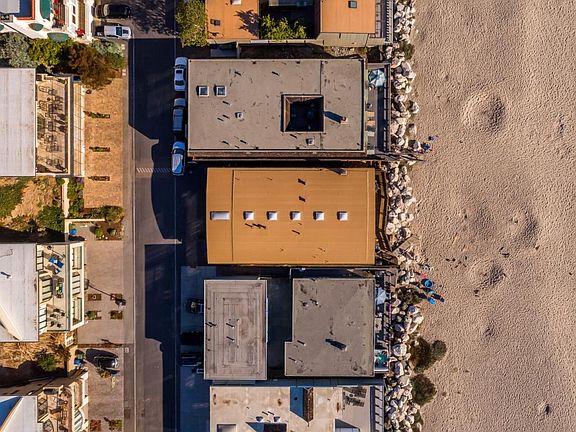 4th image of 638 Beach Dr